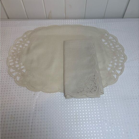 Vintage Ivory Cream Oval Scalloped Battenberg Placements Napkins Setting for 4 - Picture 5 of 5